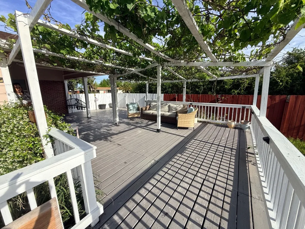Deck and pergola at 1501 Alabama Ave